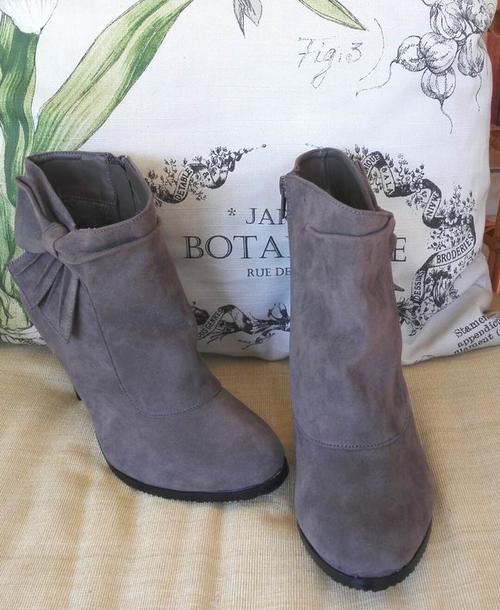 Chorcoal suede ankle boots