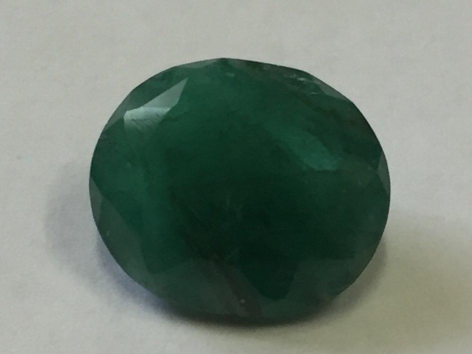 Natural Emeral of 5.663 carat - Oval mixed cut - Slight bluish green with Gemlab certificate