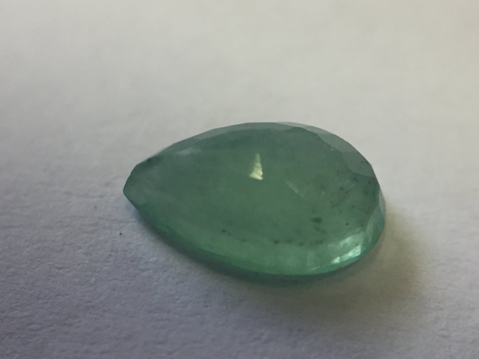 Natural Emerald of 0.885carat - Pear shape light bluish green - With Gemlab certificate