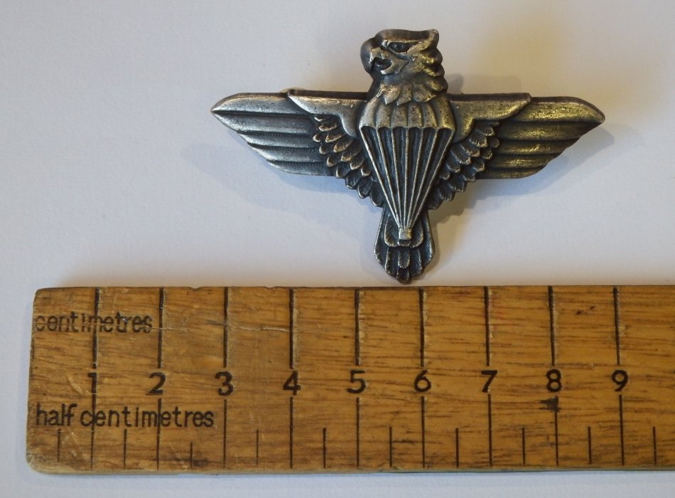 Other Badges & Insignia - 44 Parachute Brigade beret badge - 2 Pins was ...