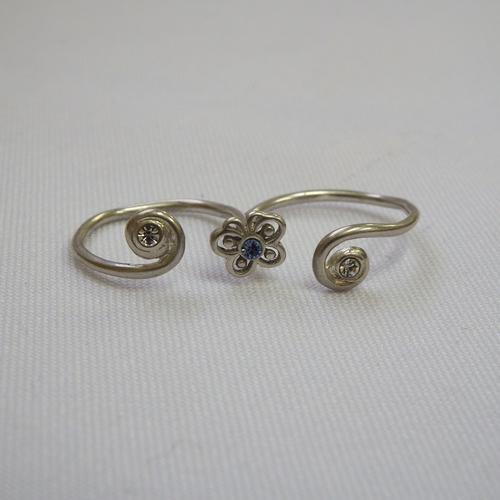 925 Silver two finger ring - Weighs : 2.4 g