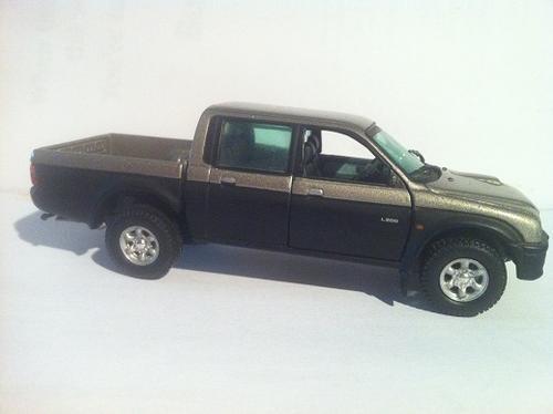 mitsubishi l200 diecast model