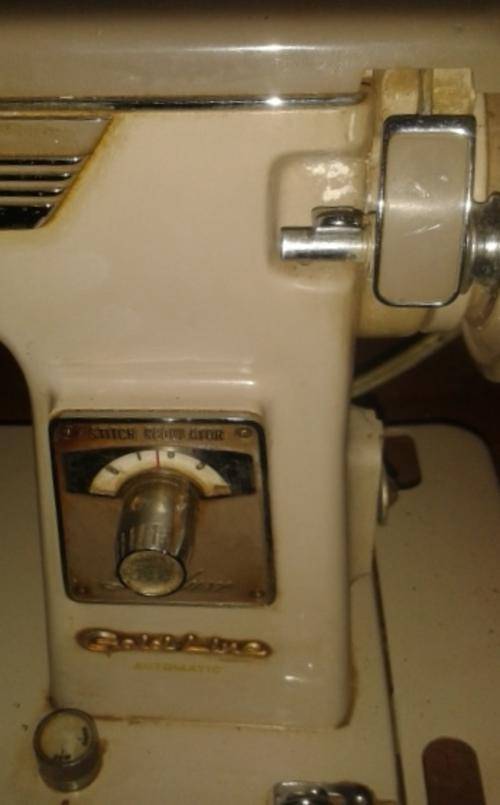 Other Antiques & Collectables VINTAGE EMPISAL GOLDLINE DELUXE SEWING