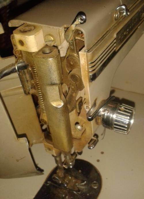 Other Antiques & Collectables VINTAGE EMPISAL GOLDLINE DELUXE SEWING