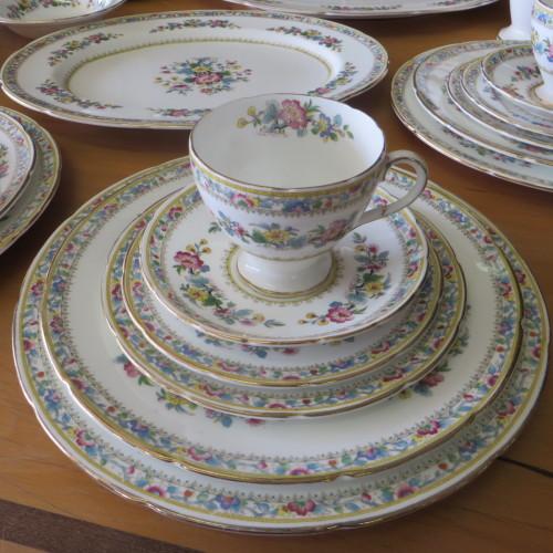 English Porcelain - BEAUTIFUL FOLEY BONE CHINA 