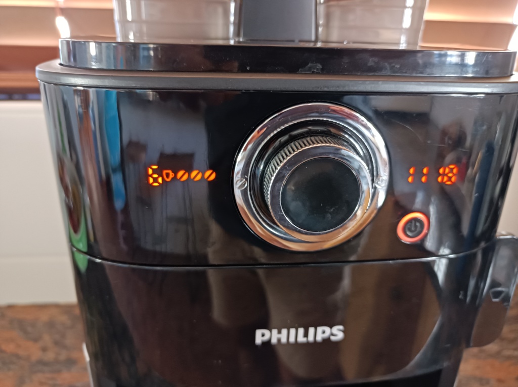 Espresso & Coffee Machines - Philips Grind and Brew coffee machine ...