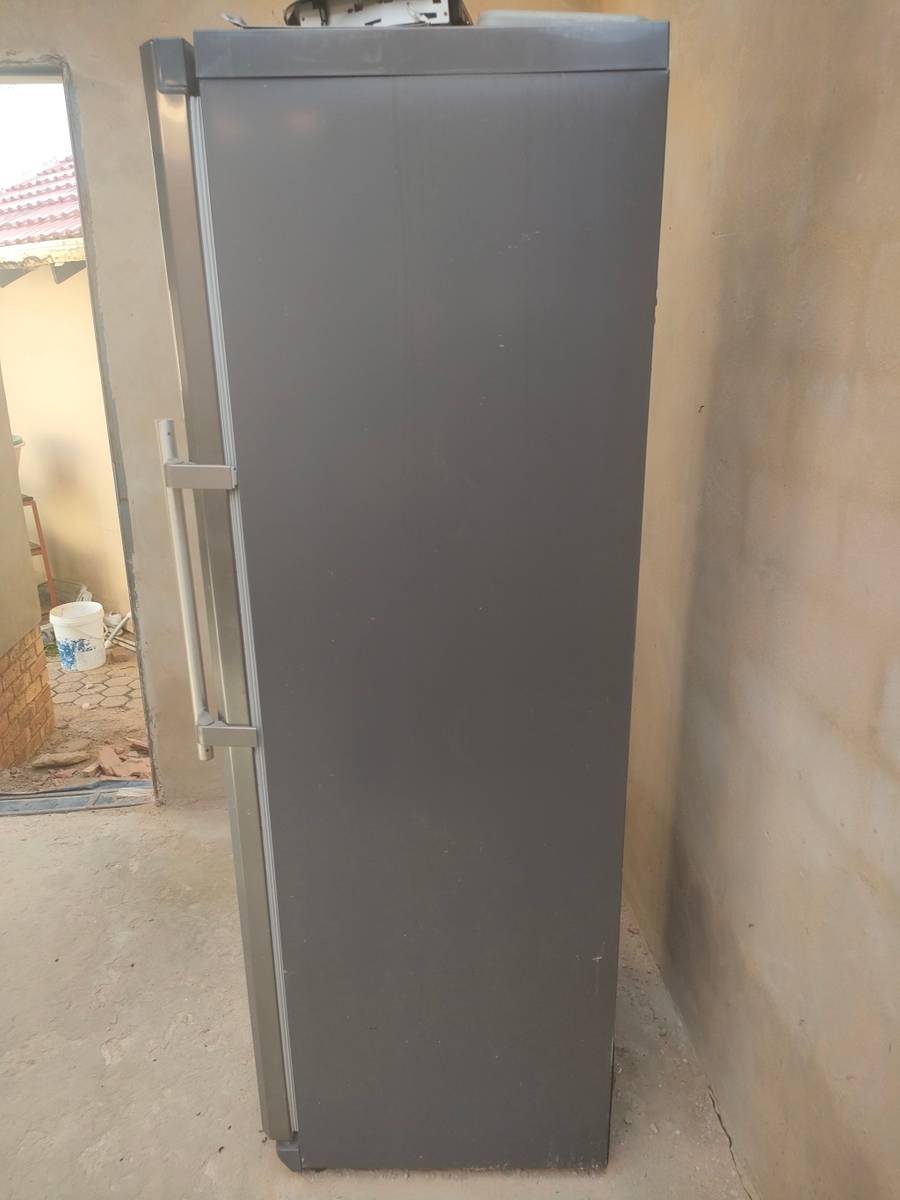 Fridges & Freezers Very Fancy Samsung RR82WEIS Upright Freezer Fridge