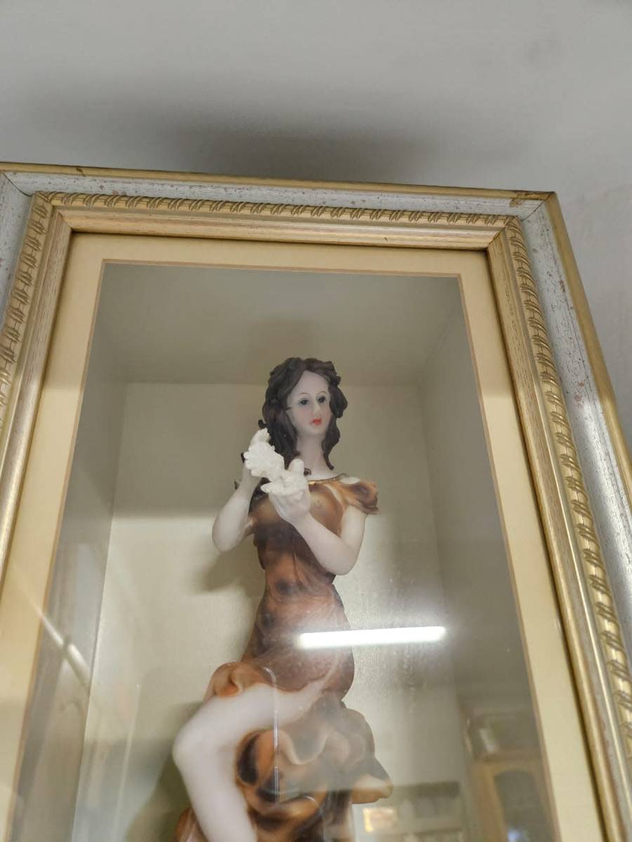 Photo Frames Figurine in a Box Frame Behind Glass 42 x 27 x 10cm for