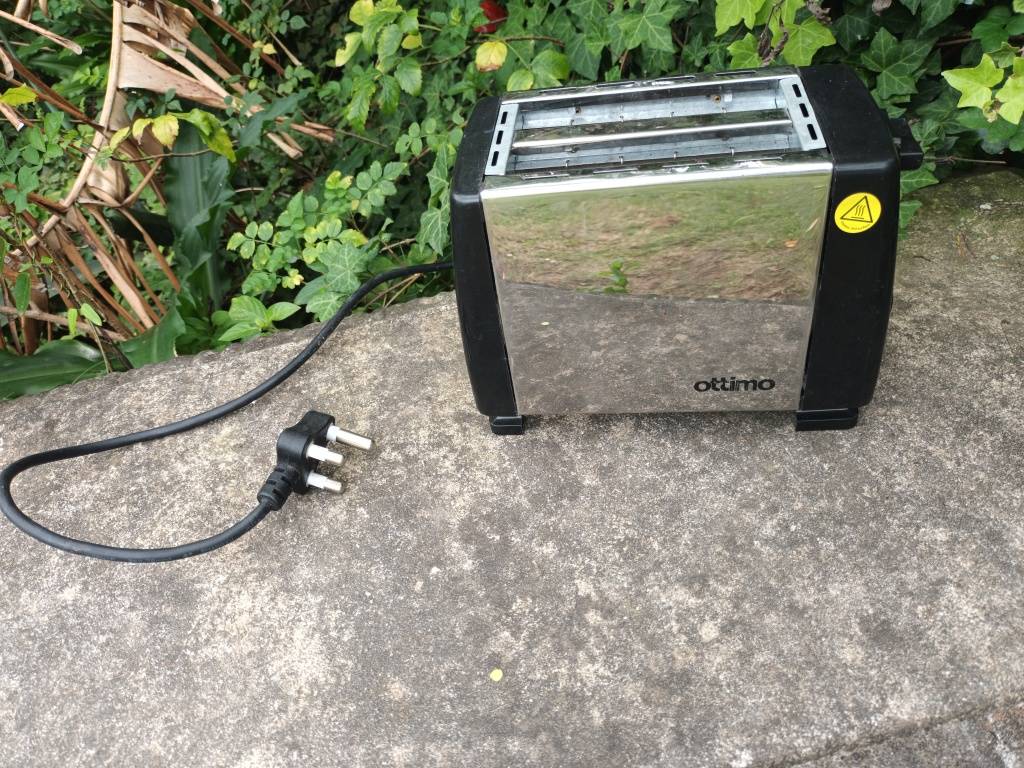 Toasters OTTIMO 2 Slice Toaster was sold for R61.00 on 24 Apr at 23