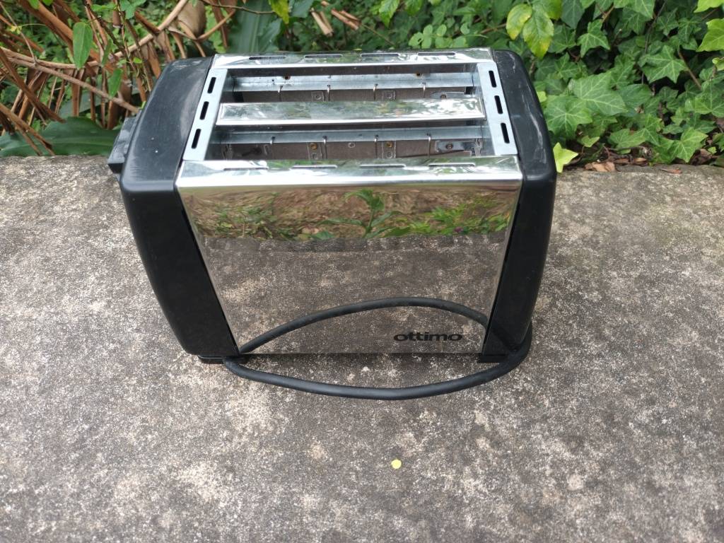 Toasters OTTIMO 2 Slice Toaster was sold for R61.00 on 24 Apr at 23
