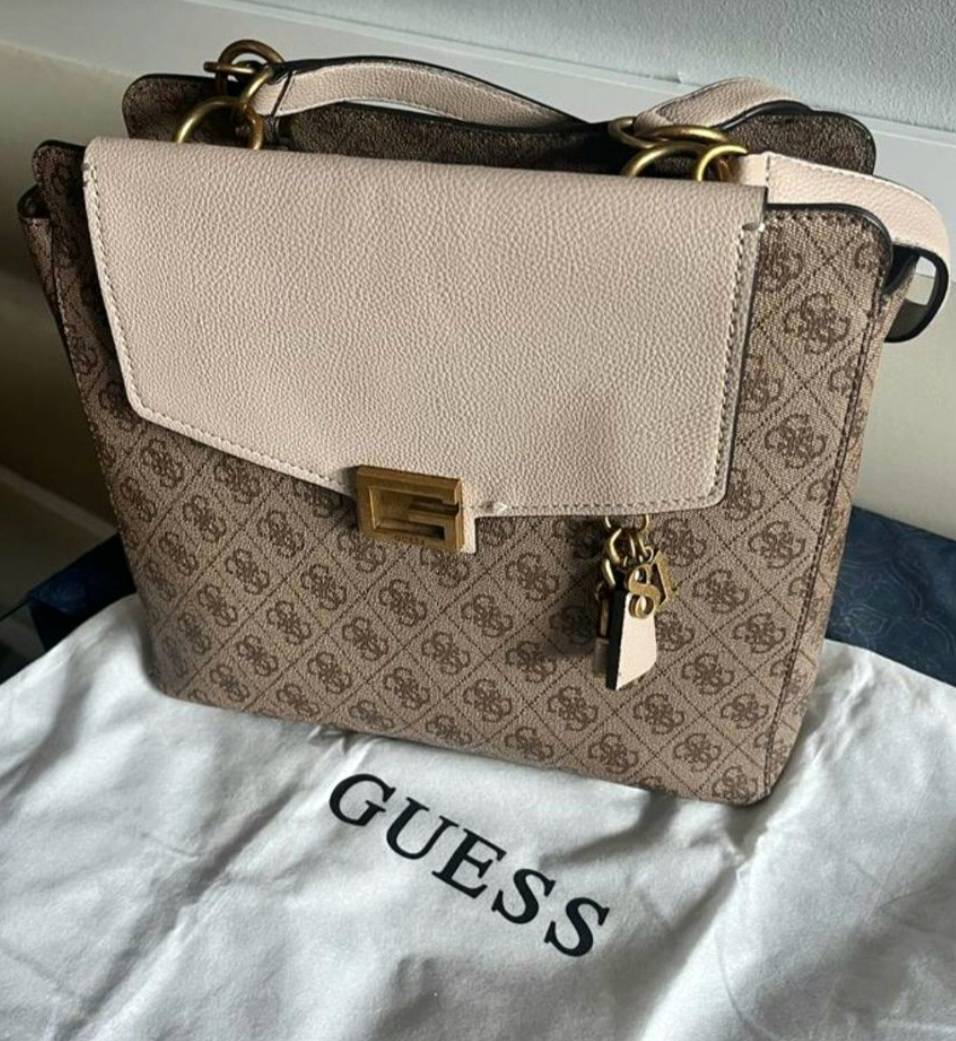 Handbags & Bags GUESS VALY HANDBAG was sold for R1,010.00 on 23 Feb