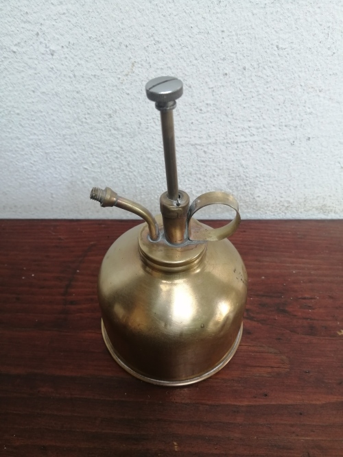 Brass - Lovely old brass oil can. for sale in Johannesburg (ID:618521403)