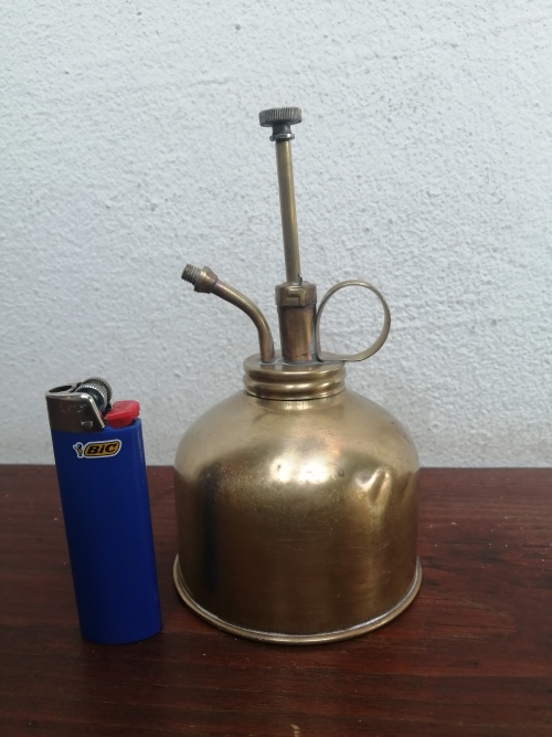 Brass - Lovely old brass oil can. for sale in Johannesburg (ID:618521403)