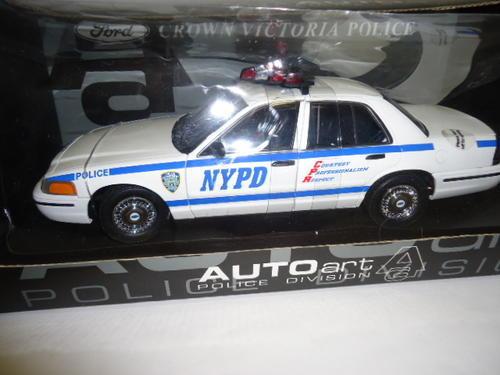 Models - AutoArt Ford Crown Victoria NYPD Police Car - 1:18 Scale ...