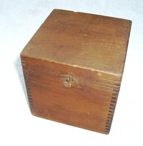 Other Scientific Instruments - Wooden instrument box with hinged lid ...