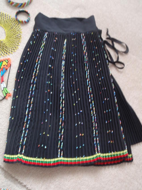 Africa - **TRADITIONAL ZULU SKIRT AND BEADWORK** was sold for R500.00 ...