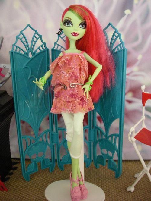 funky monster high casual day summer clothes spring pink frill shirt layers white tights pants