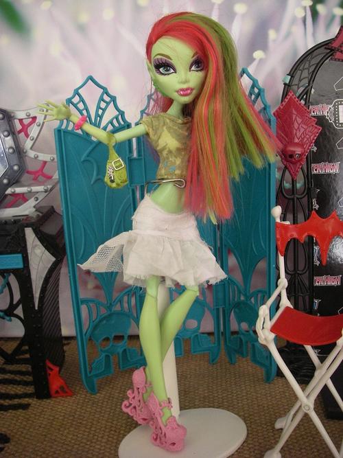 monster high casual clothes white skirt mini green t-shirt top green bag bling day wear