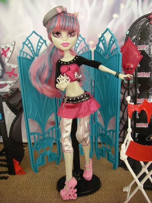 monster high casual clothes day wear funky smart evening shiny bright pink silver black belt shirt tights crop top bling