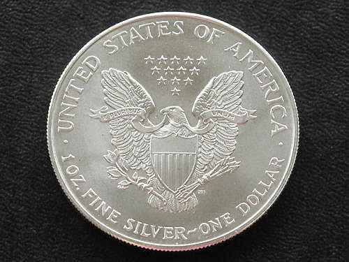 1oz .999 Fine Silver Liberty Dollar Uncirculated (Walking Liberty 2000 Series) in Protective Capsule   Information:  1oz .999 Fine Silver Liberty Dollar Uncirculated (Walking Liberty 2000 Series) in Protective Capsule One Troy Ounce is 31.10g (grams) Exact Bullion Dimensions (Removed from Plastic Case): Height: 40.6mm Thickness: 2.98mm Edge Type: Reeded Encased in Protective Acrylic Plastic Case The Value of Silver is Currently Seeing Incredible Increases in Price in Recent Months As seen at http://en.wikipedia.org/wiki/American_Silver_Eagle (official dimensions listed) - link from the official Pan American Silver Corp website Please See Photos Below for further Details  Photos (Same as Coin Except Mintmark on Reverse is the Same as Shown on Wikipedia - "W" Bottom Left Below Eagle Claw):