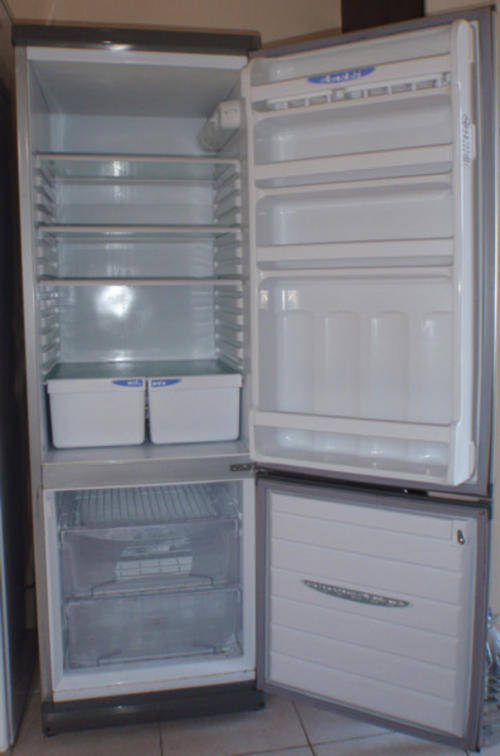 Fridges & Freezers Defy C305 Combi 305L Bottom Freezer / Top Fridge
