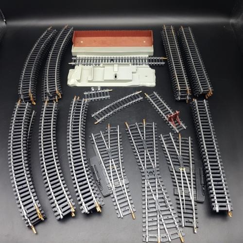 Track - MASSIVE Lima HO Scale Track Collection!!!! was sold for R620.00 ...