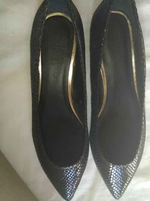 ladies black pumps size 4