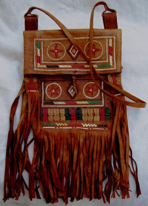 Vintage Clothing - Vintage, leather, American Indian bag ( 45 x 26 cm, strap: 92 cm long ) was ...