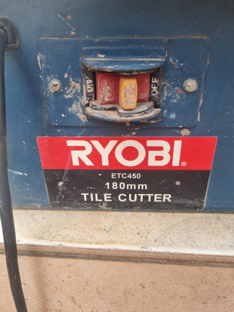 Saws Ryobi Tile Cutter was sold for R420.00 on 14 Feb at 2347 by