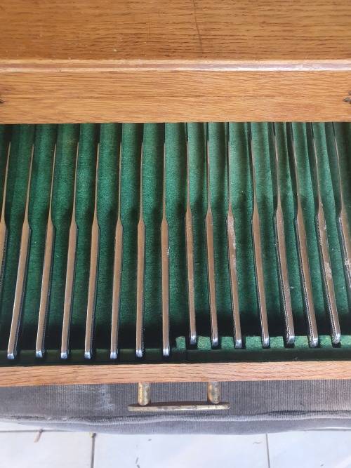 Cutlery REDUCED LOVE THIS VINTAGE OAK CUTLERY BOX WITH LID AND TWO