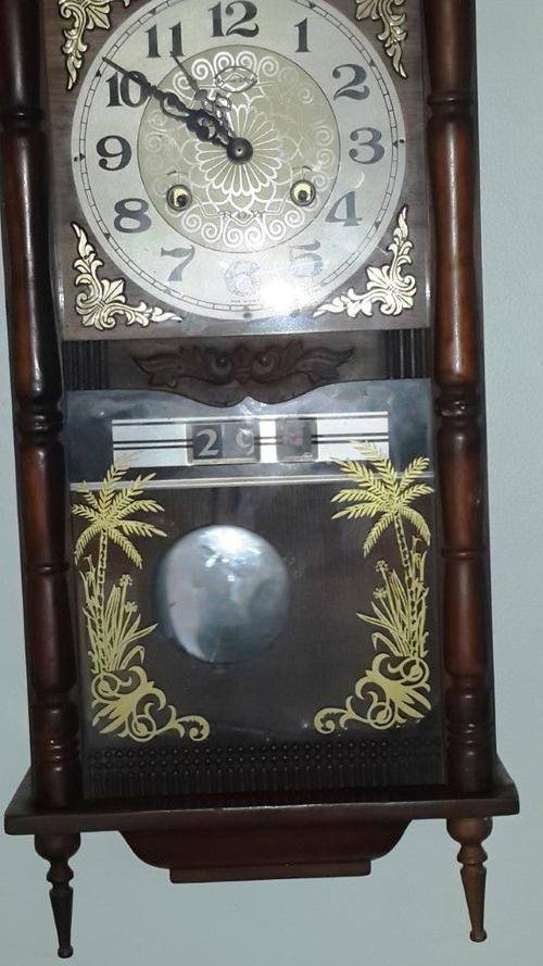 Cuckoo & Wall Clocks 1952 Vintage 31 Day Windup Wall Clock Ticking