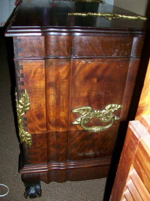 Chests & Kists VERY COLLECTABLE SOLID IMBUIA BALL & CLAW TROUSSEAU