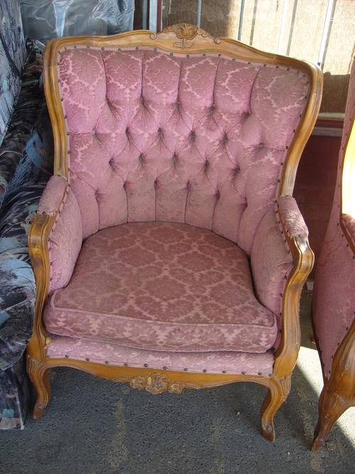 Sofas Queen Anne Lounge Suite was sold for R4,500.00 on 26 Jul at 16