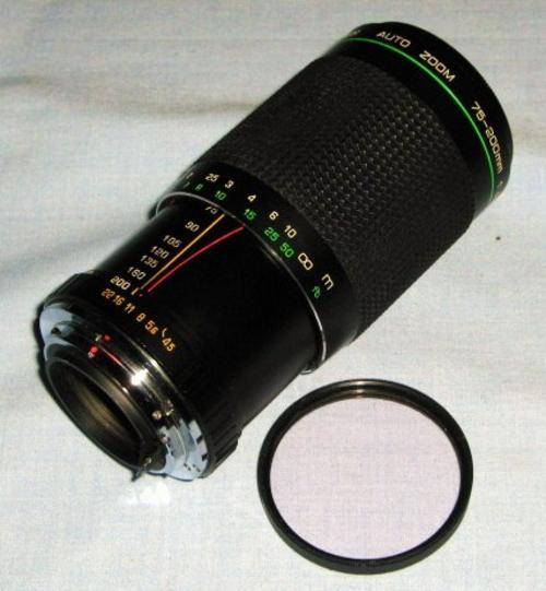Lenses HANIMEX MC MACRO AUTO ZOOM LENS 4.5 / 75 200mm with a HOYA