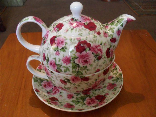 English Porcelain - BEAUTIFUL MAXWELL & WILLIAMS TEAPOT/CUP AND SAUCER ...