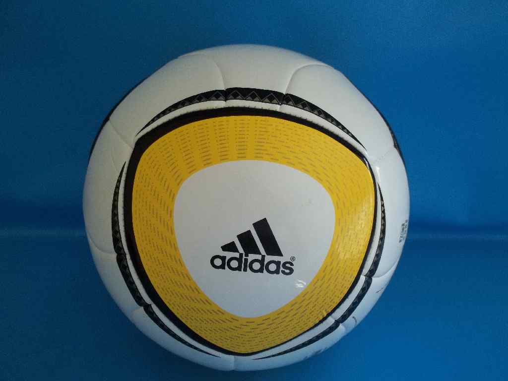 Posters Universiteit Parameters Balls - Adidas Jabulani Glider Match Ball Replica - Size 5 (As New, But  Unboxed) was sold for R75.00 on 18 Jun at 20:31 by Grenhilda in Newcastle  (ID:67806465)
