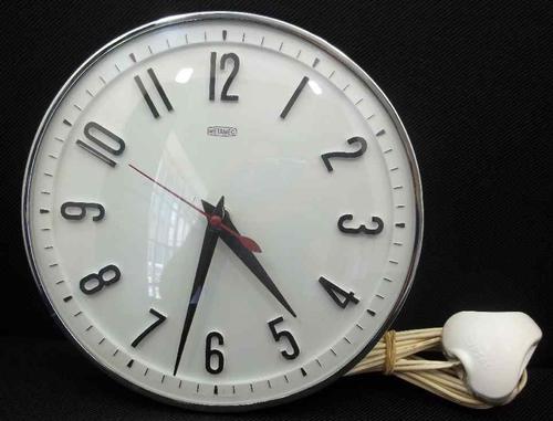 Retro White c1971 Metamec Electric Wall Clock - Diameter 21cm