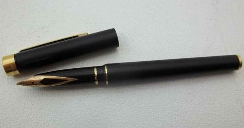 Sheaffer Targa Black Matte Classic Fountain Pen 14k 585
