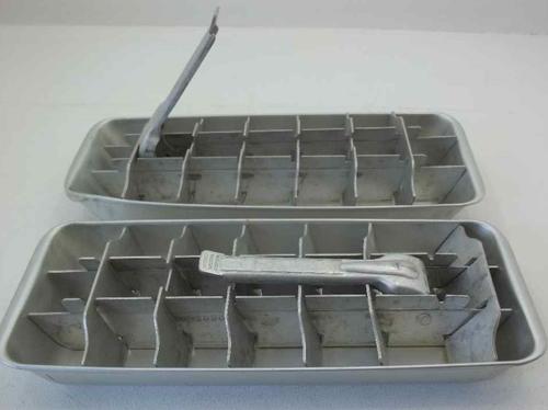 2X Vintage Aluminum Ice Trays With Pull Lever - Bie SGDG