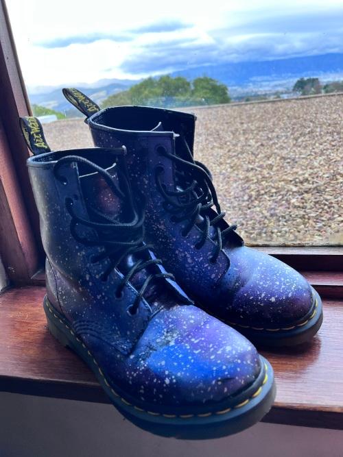 Patterned doc outlet martens