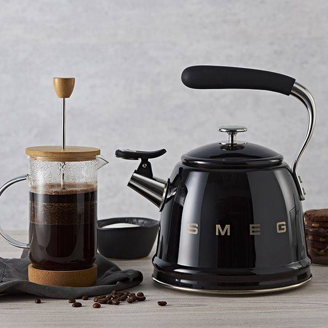 Kettles Smeg Whistling Kettle Black (2.3 Litre) was sold for R1,810.00 on 23 Nov at 1509 by