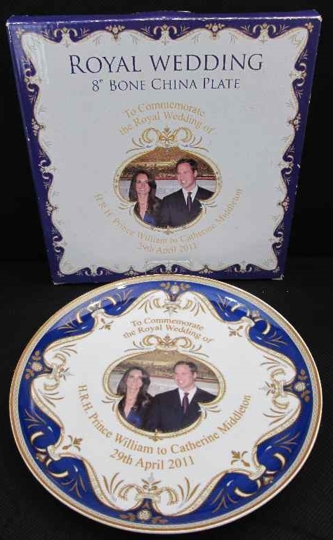 Commemorative Royal Wedding Of Prince William And Catherine Middleton Plate + Box - Royal Crest
