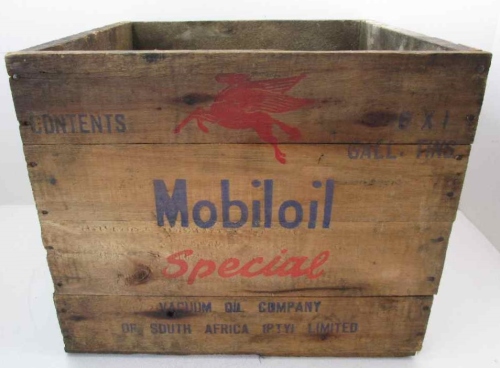 Fantastic!!! Vintage Mobiloil Special Vacuum Oil Company Of South Africa Wooden Crate 32cm/38cm/35cm