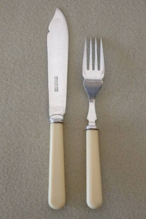 Silver A stunning vintage bone handle style "fish knife and fork" set