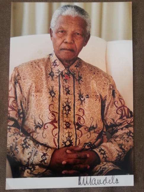 Mandela Memorabilia - NELSON MANDELA SIGNED PHOTO- 22.5cm X 15cm was ...