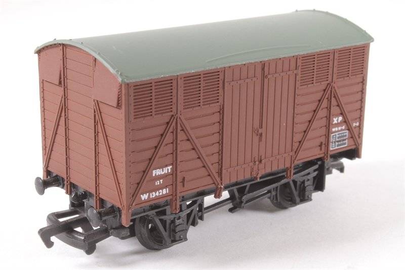 Rolling Stock - Bachmann : 12 Ton Fruit Wagon was listed 