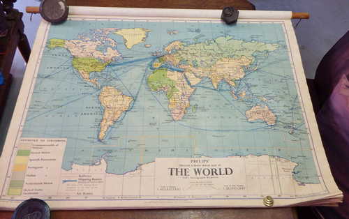 World Relations Philips series of comparative wall atlases - 1950 - 84,5 x 110 cm