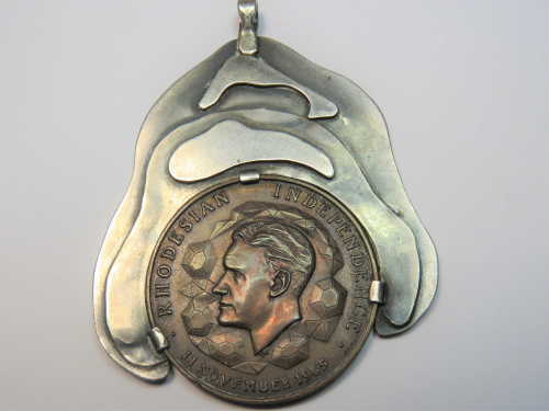 Handmade sterling silver pendant with Rhodesia Independence medallion - Weighs:40.9 grams