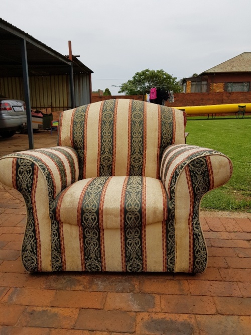 Stunning old couch chair. Damaged material on the back. Pick up in Springs Gauteng