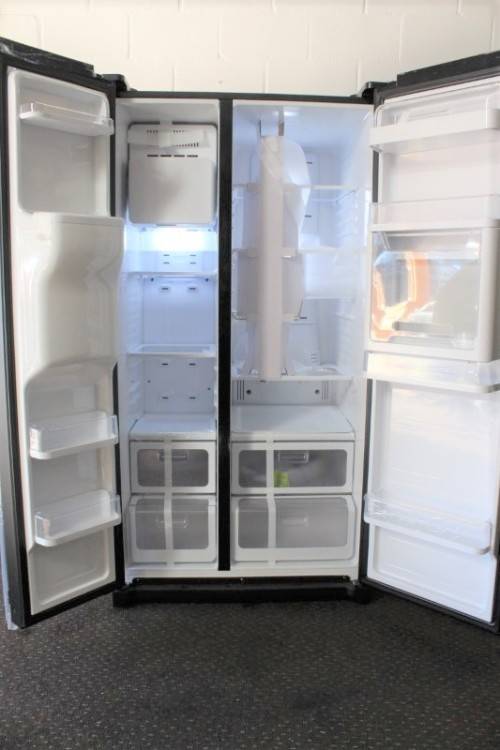 Fridges & Freezers **RS17** Samsung mirror finish (Model RS21HFCMR